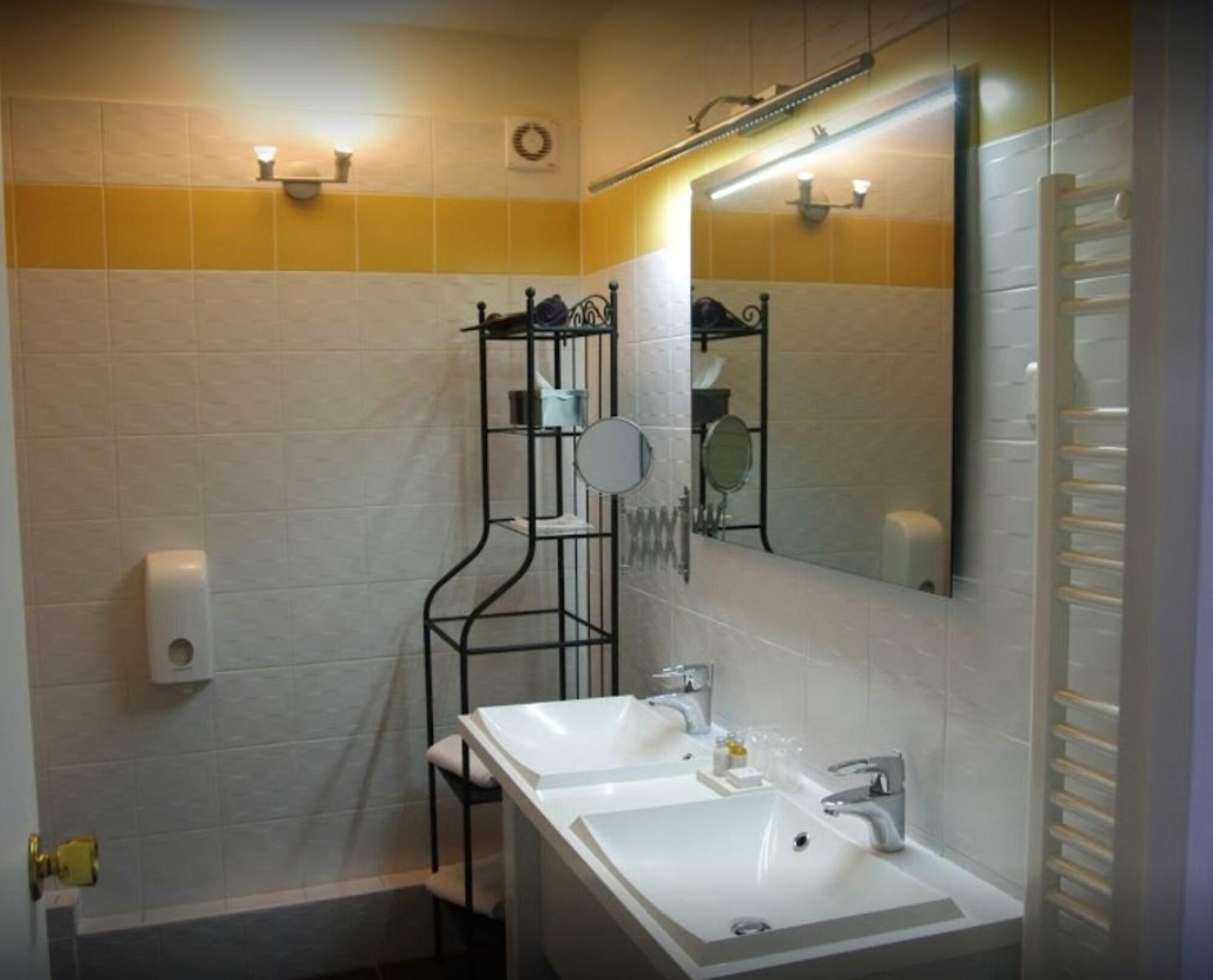 Best Western Blanche De Castille Dourdan Exterior photo