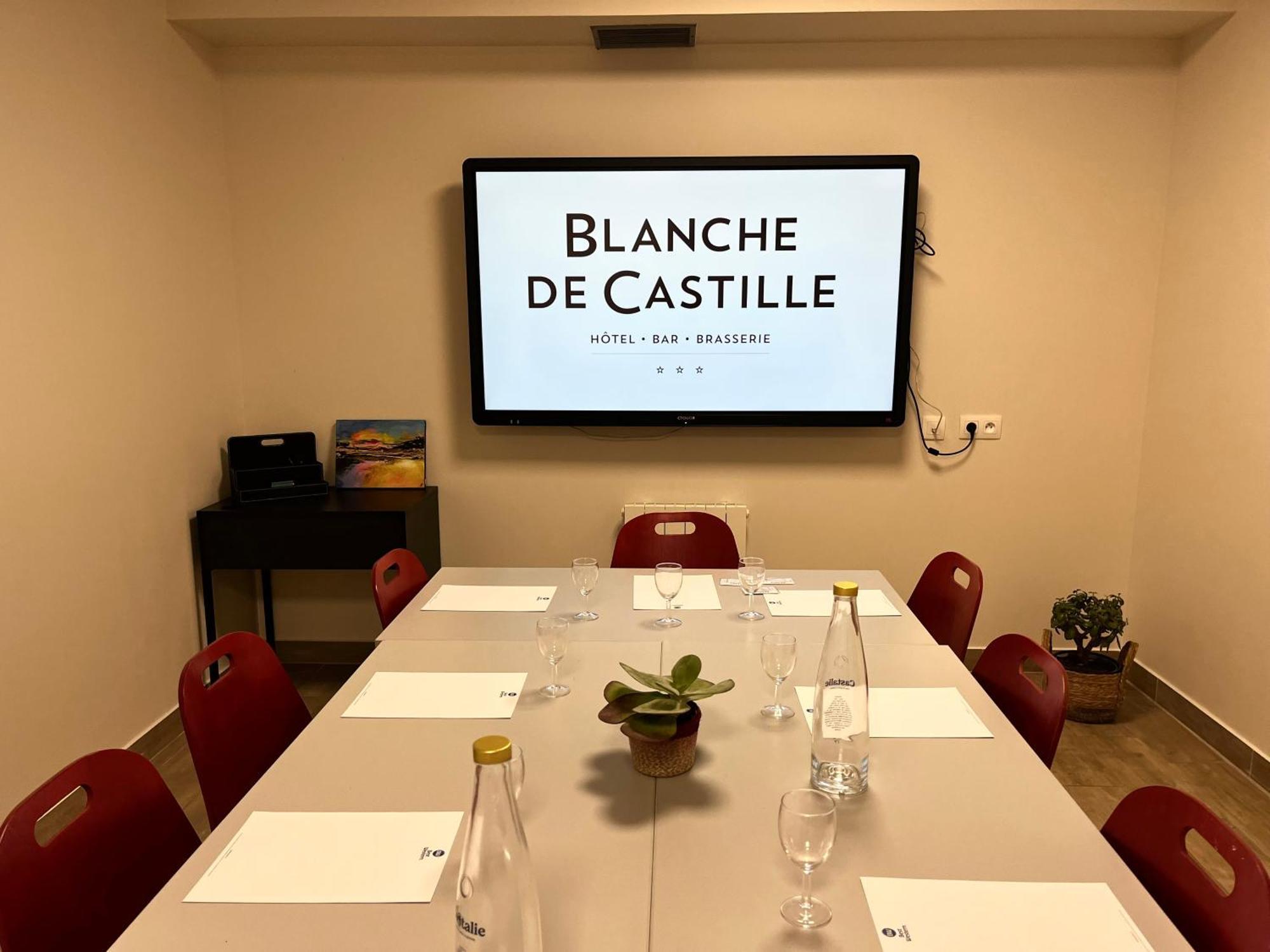 Best Western Blanche De Castille Dourdan Exterior photo
