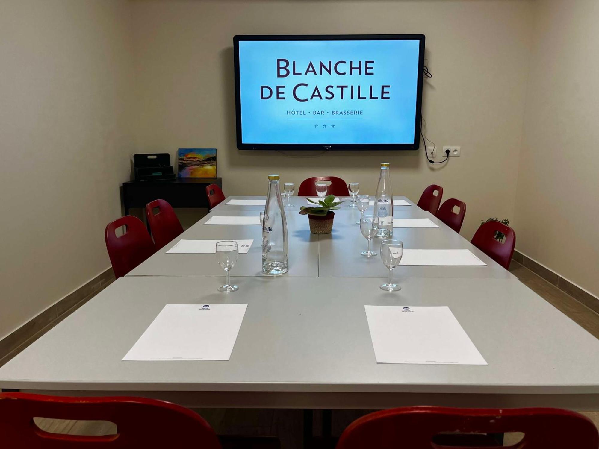 Best Western Blanche De Castille Dourdan Exterior photo