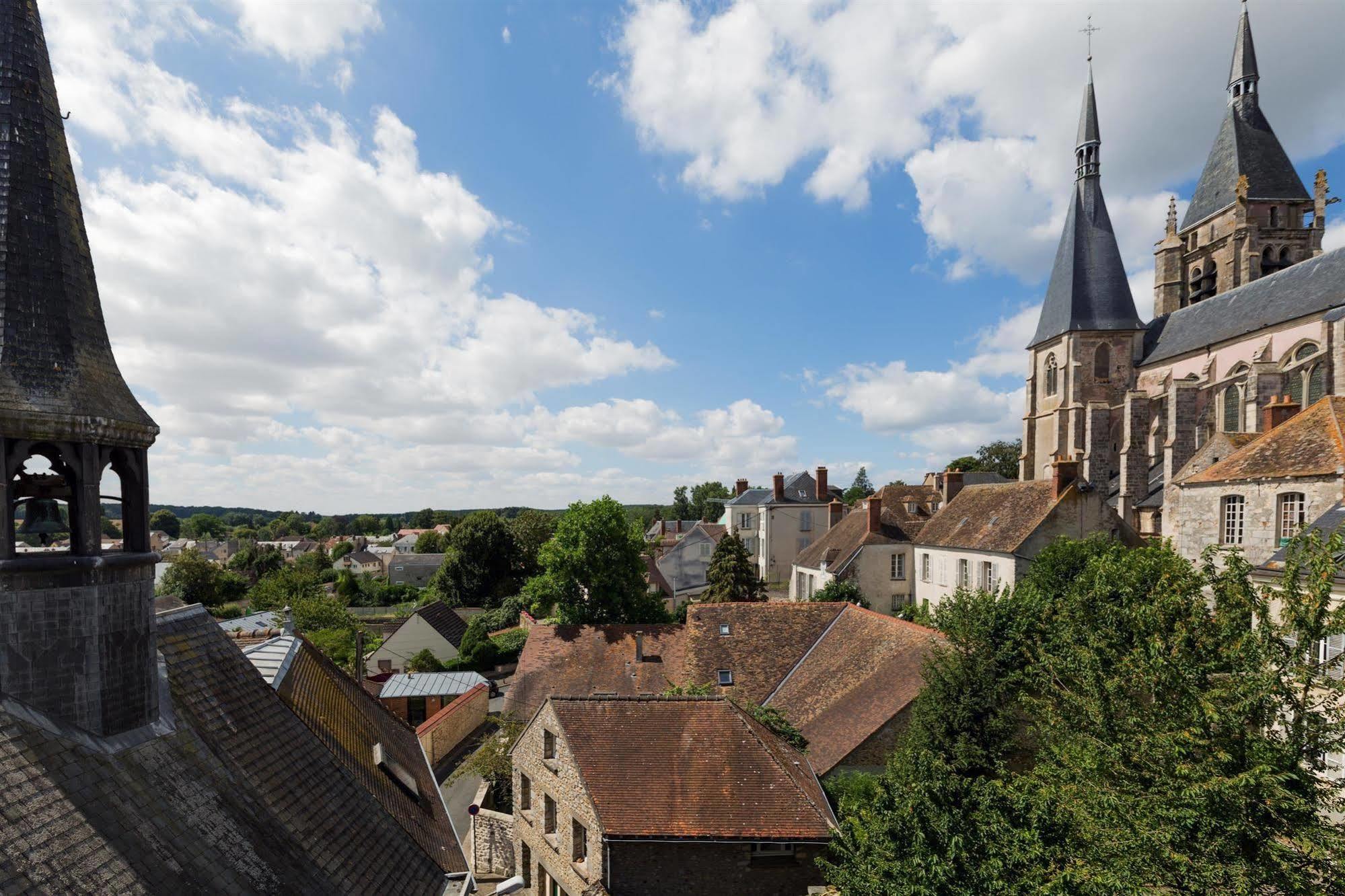 Best Western Blanche De Castille Dourdan Exterior photo