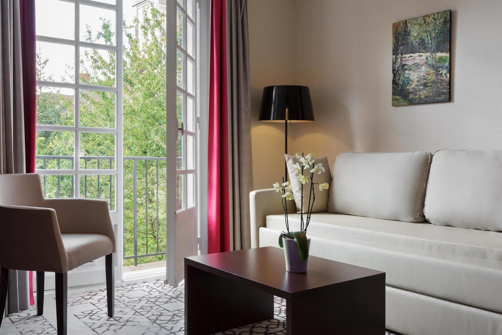 Best Western Blanche De Castille Dourdan Exterior photo